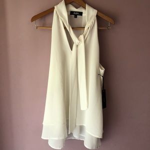 Lulu’s white shirt